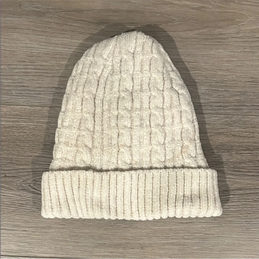 Britt’s Knits‎ Cream Knit Beanie